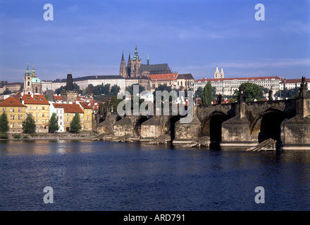 Prag, Karlsbrücke und Hradschin, Blick über die Moldau Foto Stock