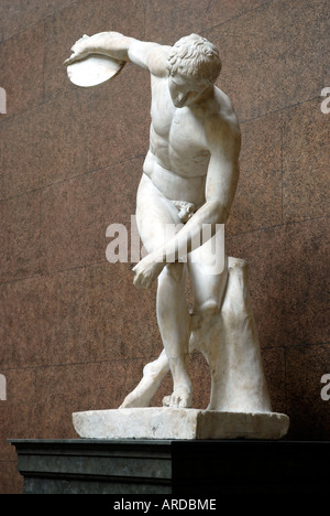 Discus thrower Discobolo, copia romana in marmo del V secolo originale scolpito da Myron Museo Britannico Bloomsbury a Londra Foto Stock