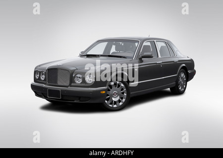 2006 Bentley Arnage R nel verde - Vista anteriore angolare Foto Stock