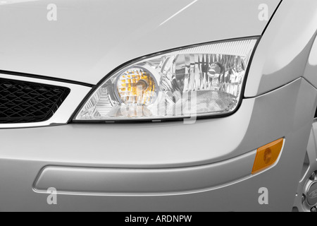 2007 Ford Focus SES in argento - Faro anteriore Foto Stock