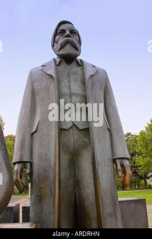 Marx ed Engels monumento Berlino Germania Foto Stock