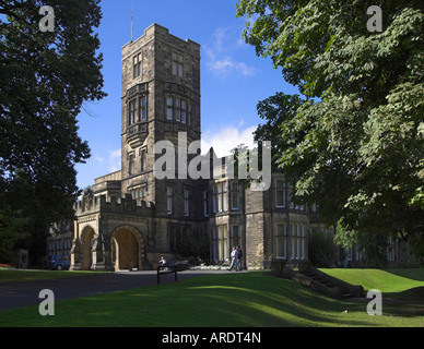 Main entrance and tower. Cliffe Castle, Keighley, Yorkshire, United Kingdom. Foto Stock