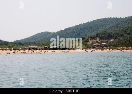 Spiaggia di Aselinos Skiathos dal mare Grecia Foto Stock