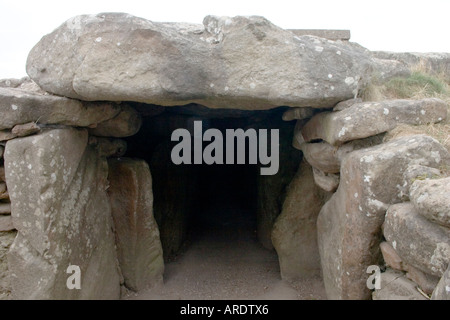 Ingresso interno a West Kennet Long Barrow Avebury Wiltshire oltre 5000 anni Foto Stock