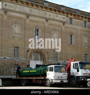 Pol Roger Champagne House Epernay Francia Europa UE. Vino camion cisterna. Foto Stock