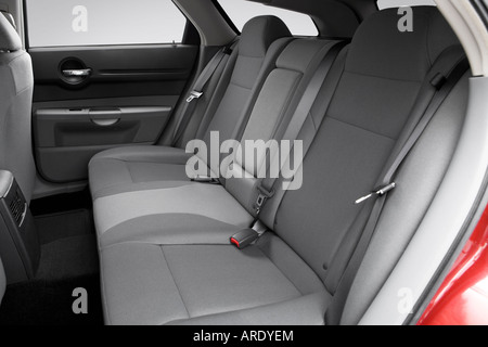 2005 Dodge Magnum sxt in rosso - SEDILI POSTERIORI Foto Stock