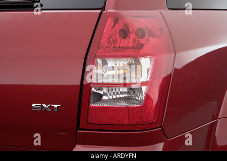 2005 Dodge Magnum sxt in rosso - Luce di coda Foto Stock