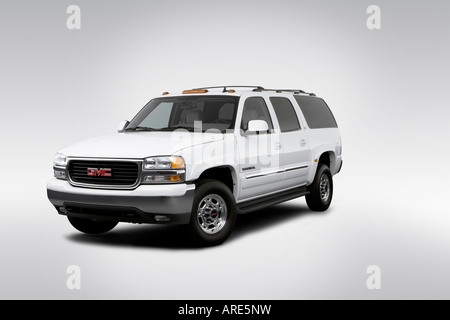 2005-GMC-Yukon-XL-2500-SLT-in-bianco---Motore-Foto-stock-...