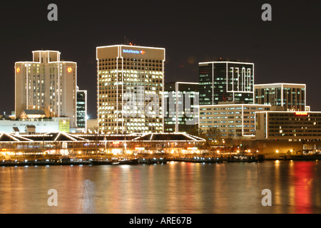 Norfolk Virginia, Elizabeth River, acqua, affluente, skyline della città, centro, centro città, edifici, skyline della città, architettura urbana, urbano, centro, cit Foto Stock