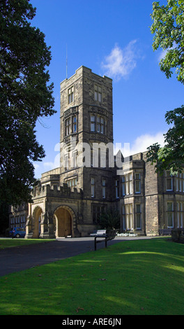 Ingresso principale e la torre. Cliffe Castle, Keighley, Yorkshire, Regno Unito. Foto Stock