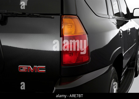 2006 GMC Envoy Denali in grigio - Luce di coda Foto Stock