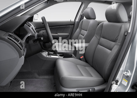 2006 Honda Accord Hybrid in argento - Sedili anteriori Foto Stock