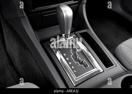 2005 Dodge Magnum sxt in rosso - Cambio di marcia/consolle centrale Foto Stock