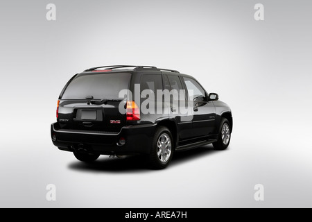 2006 GMC Envoy Denali in grigio - angolo posteriore vista Foto Stock