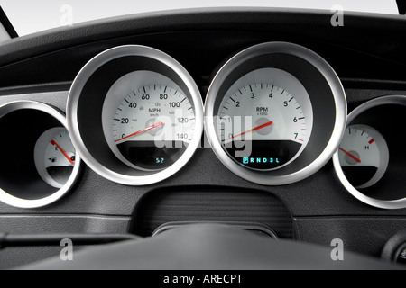 2005 Dodge Magnum sxt in rosso - tachimetro/contagiri Foto Stock