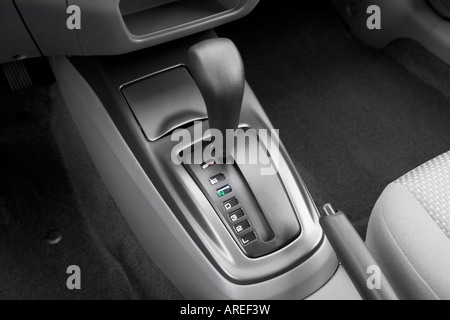 2006 Mitsubishi Lancer ES in argento - Cambio di marcia/consolle centrale Foto Stock