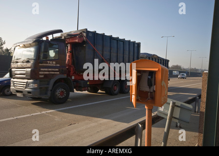 Arancione autostrada SOS Guida telefono Rescue Foto Stock