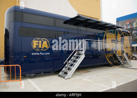 Carrello FIA nel paddock durante la Formula 1 test sul circuito Ricardo Tormo Gen2008 Foto Stock