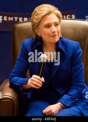Il Sen. Hillary Clinton (D-NY) era un oratore ospite per Larry Sabato la politica americana di classe al Univ. di VA in Charlottesville Foto Stock
