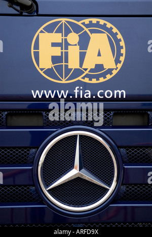 Il logo della FIA sul carrello nel paddock durante la Formula 1 test sul circuito Ricardo Tormo Gen2008 Foto Stock