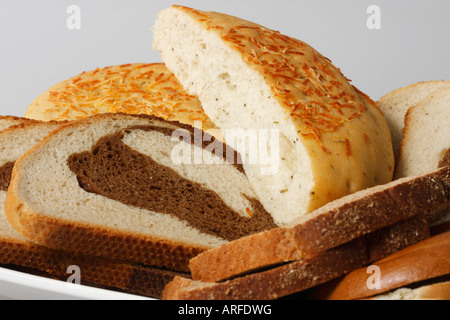 Pane focaccato con diversi tipi di pane dall'alto primo piano in alto nessuno orizzontale negli Stati Uniti ad alta risoluzione Foto Stock