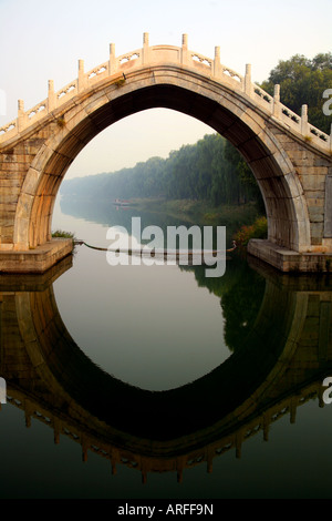 Humpback Ponte sul Lago Kunming, presso il Palazzo Estivo, nei pressi di Pechino. Foto Stock