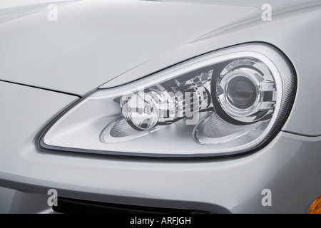 2008 Porsche Cayenne V6 in argento - Faro anteriore Foto Stock