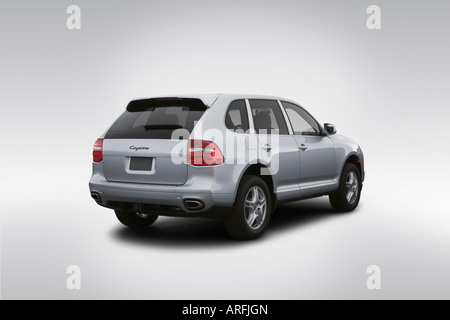 2008 Porsche Cayenne V6 in argento - angolo posteriore vista Foto Stock