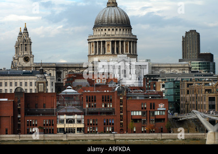 300 anniversario costruire WREN Sir Christopher Wren Dio trompe l oeil pulire restauro ST PAUL S CATHEDRAL ST PAULS Foto Stock