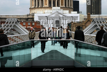 300 anniversario costruire WREN Sir Christopher Wren Dio trompe l oeil pulire restauro ST PAUL S CATHEDRAL ST PAULS Foto Stock