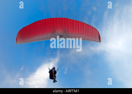 Parapendio sul "Bordo tanage' nel Derbyshire "Gran Bretagna" Foto Stock