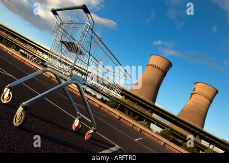 L'autostrada M1 e torri di raffreddamento un punto di riferimento a Tinsley in Sheffield "Gran Bretagna" Foto Stock