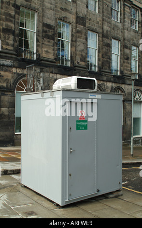 Sistema di monitoraggio della qualità dell'aria sulla stazione di Queen Street, Edimburgo, Scozia, Regno Unito Foto Stock