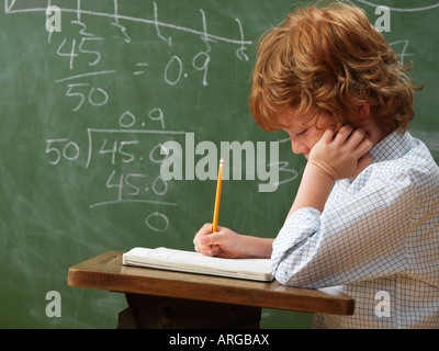 Ragazzo a scuola Foto Stock