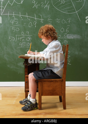 Ragazzo a scuola Foto Stock