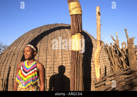 Nativo di donna Zulu Shakaland al centro-Sud Africa Foto Stock