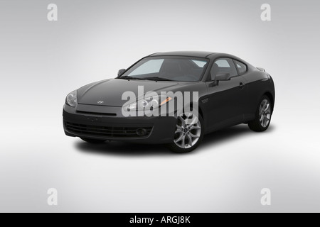 2007 Hyundai Tiburon GT in grigio - Vista anteriore angolare Foto Stock