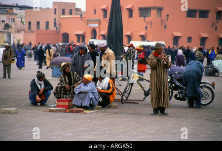 Djemaa el Fna a Marrakech Marrakech marocco sudoccidentale Maghrebian del Maghreb arabo berbero arabo marocchino Africa del Nord Foto Stock