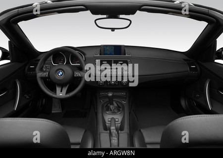 2007 BMW M Roadster in nero - Cruscotto, consolle cambio di marcia visualizzare Foto Stock