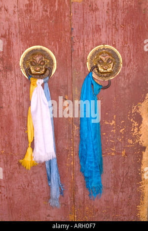 Amuleti sulla porta della famosa Erdene Zuu monastero 1586 in Mongolia Foto Stock