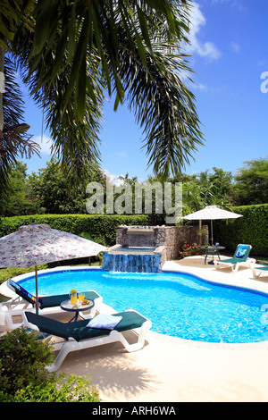 La piscina a Villa Veranda in Nevis. www.nevisvillaholidays.com Foto Stock