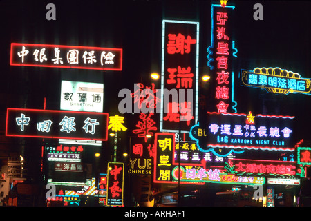 Luci al Neon sulla Nathan Road a Hong Kong Foto Stock