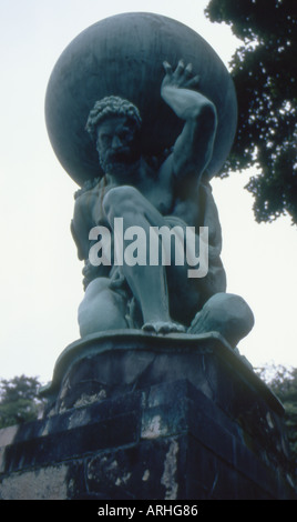 Statua di Ercole a Portmeirion numero 2265 Foto Stock