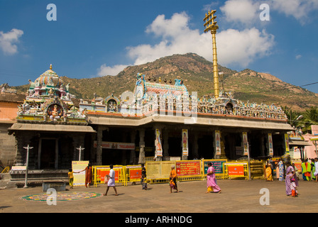 Arunachaleswar il tempio e la collina di Arunachala a Tiruvannamalai Tamil Nadu India Foto Stock