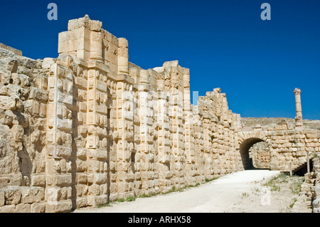 Dettaglio della parete, il Tempio di Zeus, Jerash, antica Gerasa, Regno Hascemita di Giordania, il Medio Oriente. DSC edifici 5442 Foto Stock