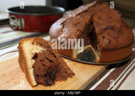 Fetta di cioccolato artigianale di pan di spagna Foto Stock