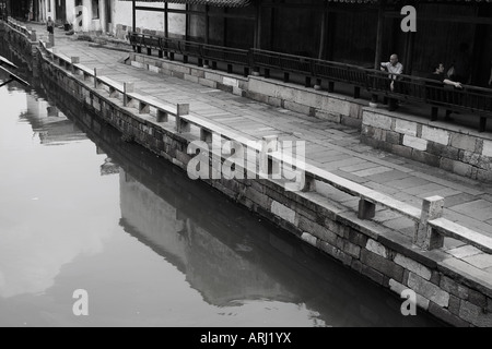 Wuzhen un patrimonio ricco centro collegati da fiumi e canali nella provincia di Zhejiang nel sud-est della Cina Foto Stock