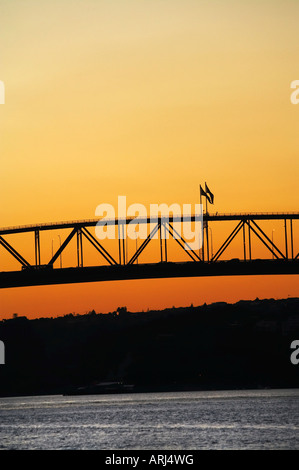 Tramonto sul porto di Auckland Auckland Ponte Isola del nord della Nuova Zelanda Foto Stock