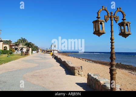 Lungomare, Dahab, la penisola del Sinai, Repubblica di Egitto Foto Stock