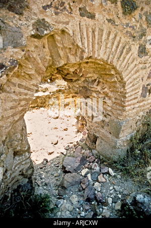 Si tratta di un colpo da interno del Almonacid De Toledo rovina del castello. Foto Stock